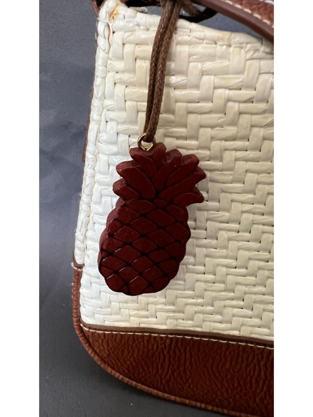Liz Claiborne Woven Straw & Brown Faux Leather Crossbody Bag With Pineapple Acce - Picture 2 of 9